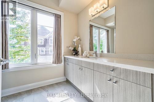 20 Dunton Lane, Richmond Hill, ON - Indoor Photo Showing Bathroom