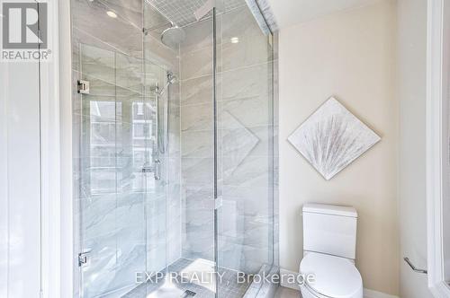 20 Dunton Lane, Richmond Hill, ON - Indoor Photo Showing Bathroom