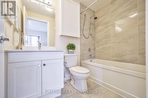 20 Dunton Lane, Richmond Hill, ON - Indoor Photo Showing Bathroom