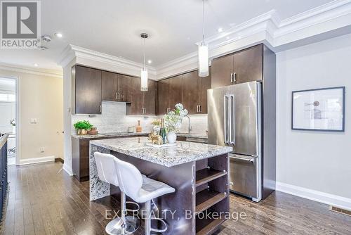 20 Dunton Lane, Richmond Hill, ON - Indoor Photo Showing Kitchen With Upgraded Kitchen