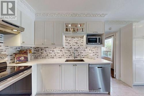 127 O'Connor Crescent, Richmond Hill, ON - Indoor Photo Showing Kitchen