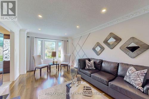 127 O'Connor Crescent, Richmond Hill, ON - Indoor Photo Showing Living Room