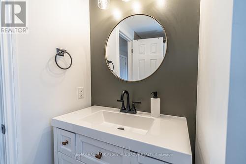 211 Nathan Crescent, Barrie, ON - Indoor Photo Showing Bathroom