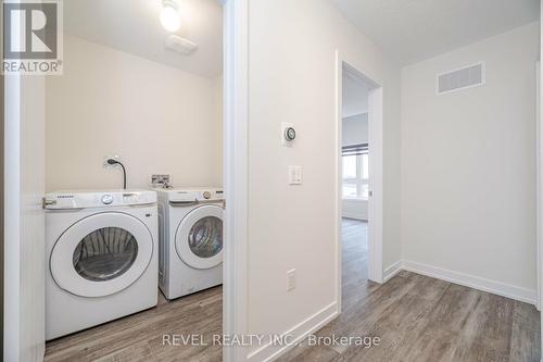 3084 Harasym Trail, Oakville, ON - Indoor Photo Showing Laundry Room