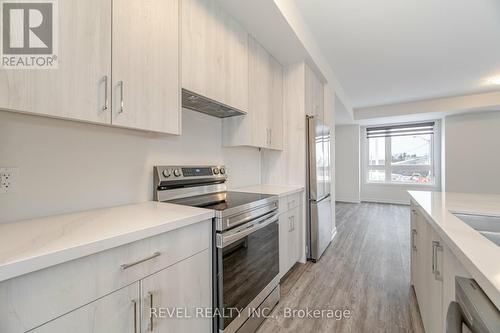 3084 Harasym Trail, Oakville, ON - Indoor Photo Showing Kitchen With Stainless Steel Kitchen