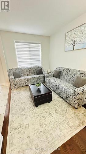 118 Sussexvale Drive, Brampton, ON - Indoor Photo Showing Living Room