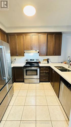 118 Sussexvale Drive, Brampton, ON - Indoor Photo Showing Kitchen