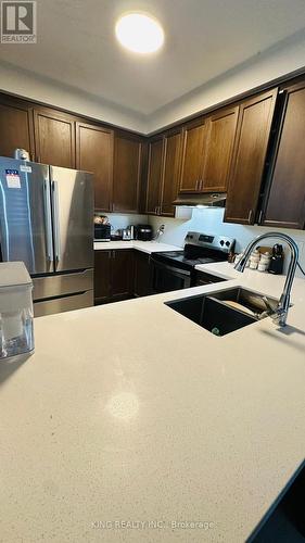 118 Sussexvale Drive, Brampton, ON - Indoor Photo Showing Kitchen With Double Sink