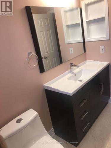 5708 Invergordon Lane, Mississauga, ON - Indoor Photo Showing Bathroom