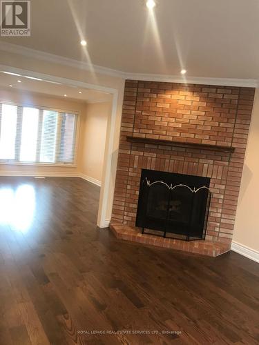 5708 Invergordon Lane, Mississauga, ON - Indoor Photo Showing Living Room With Fireplace