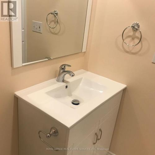 5708 Invergordon Lane, Mississauga, ON - Indoor Photo Showing Bathroom