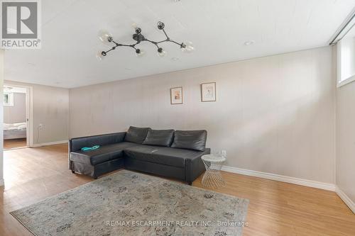 253 West 33Rd Street, Hamilton, ON - Indoor Photo Showing Living Room