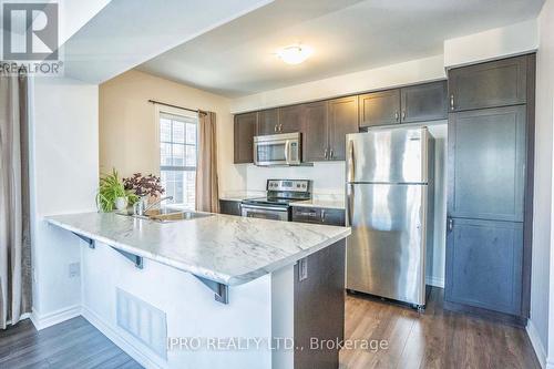 1541 Gainer Crescent, Milton, ON - Indoor Photo Showing Kitchen With Stainless Steel Kitchen With Double Sink With Upgraded Kitchen