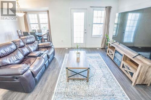 1541 Gainer Crescent, Milton, ON - Indoor Photo Showing Living Room