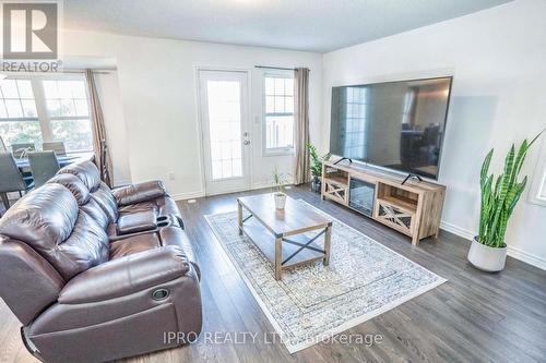 1541 Gainer Crescent, Milton, ON - Indoor Photo Showing Living Room