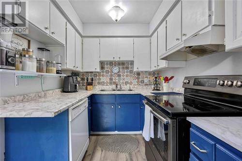 82 Finch Drive Unit# 31, Sarnia, ON - Indoor Photo Showing Kitchen With Double Sink