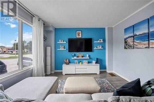 82 Finch Drive Unit# 31, Sarnia, ON - Indoor Photo Showing Living Room