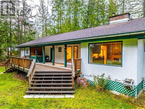 Large back deck - 1557 Nichol Road, Revelstoke, BC - Outdoor With Deck Patio Veranda