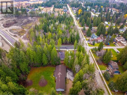 Steps to amenities - 1557 Nichol Road, Revelstoke, BC - Outdoor With View