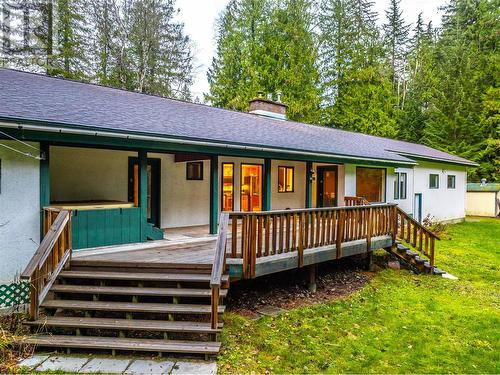 Large back deck - 1557 Nichol Road, Revelstoke, BC - Outdoor With Deck Patio Veranda