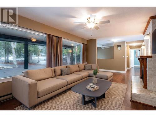 Living room main floor - 1557 Nichol Road, Revelstoke, BC - Indoor Photo Showing Living Room