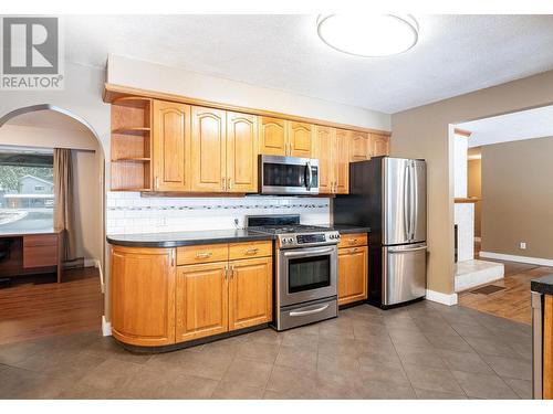 1557 Nichol Road, Revelstoke, BC - Indoor Photo Showing Kitchen