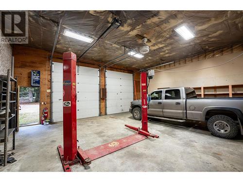 Garage 1 / 2 car over sized - 1557 Nichol Road, Revelstoke, BC - Indoor Photo Showing Garage