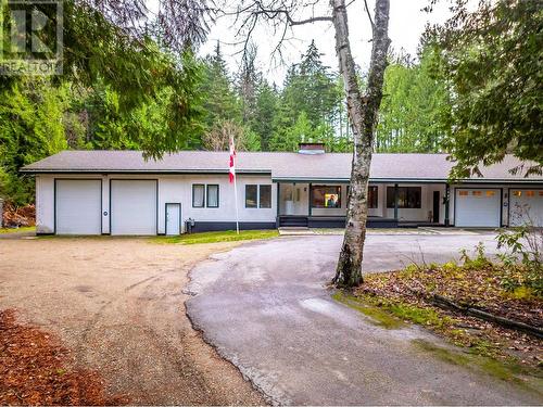 Welcome Home - 1557 Nichol Road, Revelstoke, BC - Outdoor