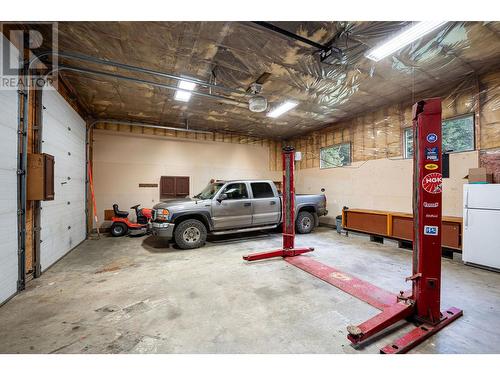 2 car oversized garage - 1557 Nichol Road, Revelstoke, BC - Indoor Photo Showing Garage