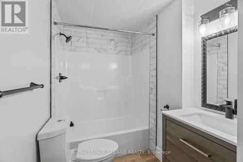 202 - 330 Clarence Street, London, ON - Indoor Photo Showing Bathroom