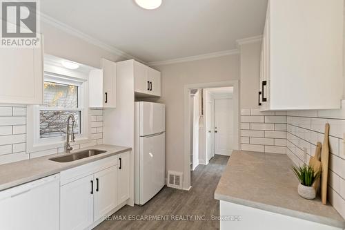 4599 Fourth Avenue, Niagara Falls, ON - Indoor Photo Showing Kitchen