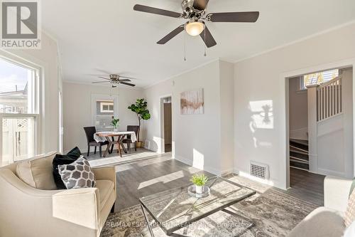 4599 Fourth Avenue, Niagara Falls, ON - Indoor Photo Showing Living Room