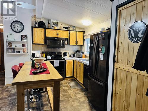 53 997 Chilcotin 20 Highway, Williams Lake, BC - Indoor Photo Showing Kitchen