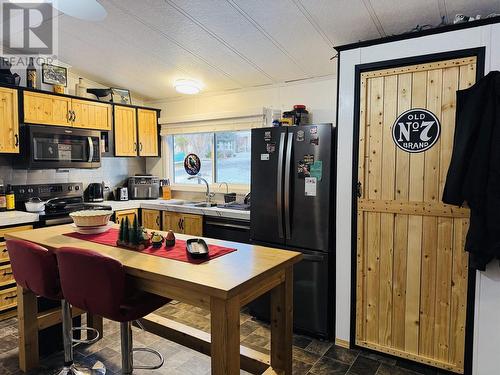 53 997 Chilcotin 20 Highway, Williams Lake, BC - Indoor Photo Showing Kitchen With Double Sink