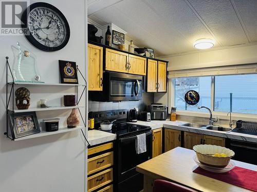 53 997 Chilcotin 20 Highway, Williams Lake, BC - Indoor Photo Showing Kitchen With Double Sink