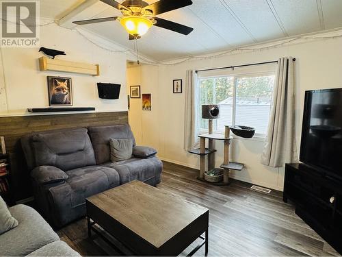 53 997 Chilcotin 20 Highway, Williams Lake, BC - Indoor Photo Showing Living Room