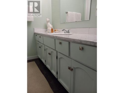 4315 Rainbow Drive, Canim Lake, BC - Indoor Photo Showing Bathroom