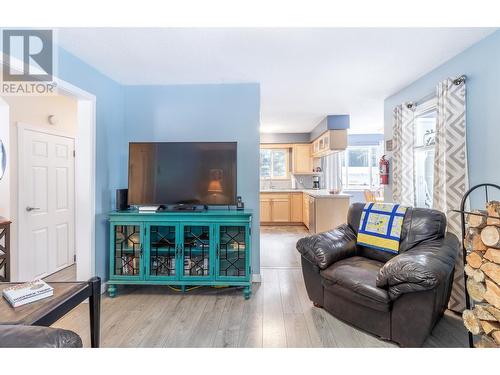 4315 Rainbow Drive, Canim Lake, BC - Indoor Photo Showing Living Room