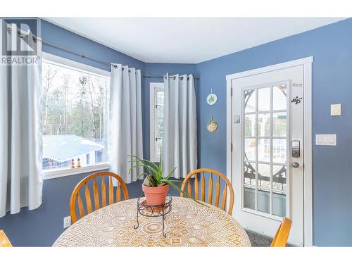 4315 Rainbow Drive, Canim Lake, BC - Indoor Photo Showing Dining Room