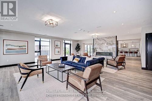 910 - 15 Glebe Street N, Cambridge, ON - Indoor Photo Showing Living Room