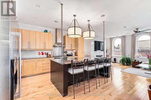 31 Simcoe Street, Collingwood, ON - Indoor Photo Showing Kitchen With Upgraded Kitchen