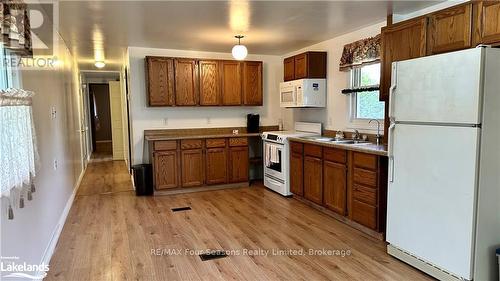 29 Paxton Street, Huron-Kinloss, ON - Indoor Photo Showing Kitchen With Double Sink