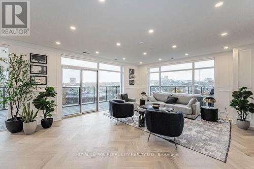 608 - 71 Wyndham Street S, Guelph, ON - Indoor Photo Showing Living Room