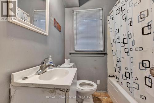 112 Dorothy Street, Welland, ON - Indoor Photo Showing Bathroom