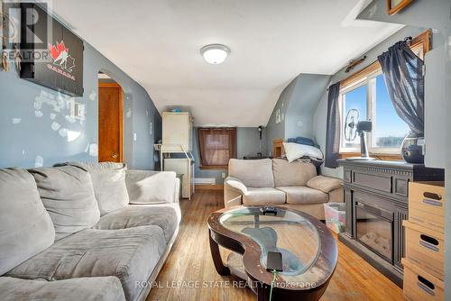 112 Dorothy Street, Welland, ON - Indoor Photo Showing Living Room With Fireplace