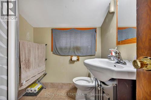 112 Dorothy Street, Welland, ON - Indoor Photo Showing Bathroom