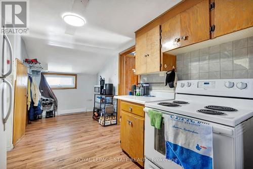 112 Dorothy Street, Welland, ON - Indoor Photo Showing Kitchen