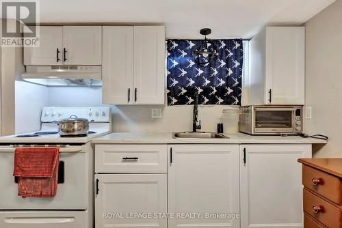 112 Dorothy Street, Welland, ON - Indoor Photo Showing Kitchen