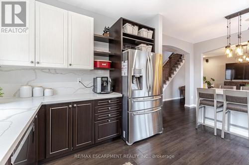 8788 Dogwood Crescent, Niagara Falls, ON - Indoor Photo Showing Kitchen