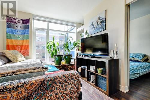 523 1777 W 7Th Avenue, Vancouver, BC - Indoor Photo Showing Bedroom